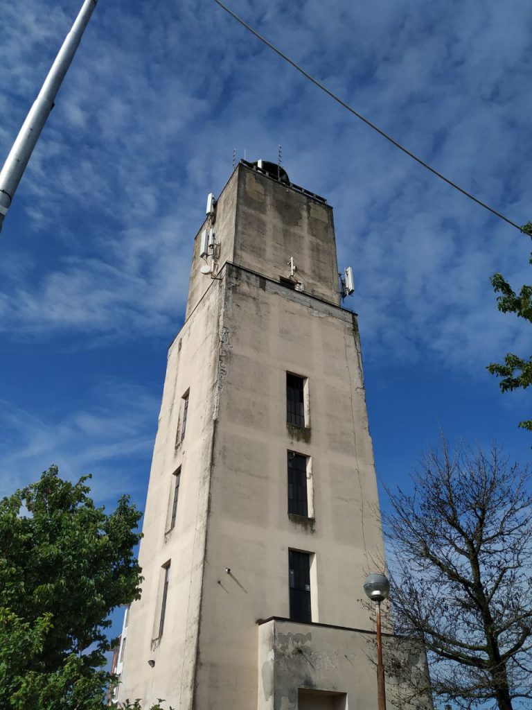 Fig. 1. Foto della torre acquedotto scattata durante il rilievo. © DL Droni Srl